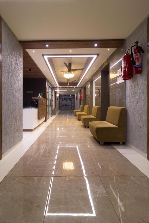 Hotel Green City กันตินาการ์ ภายนอก รูปภาพ